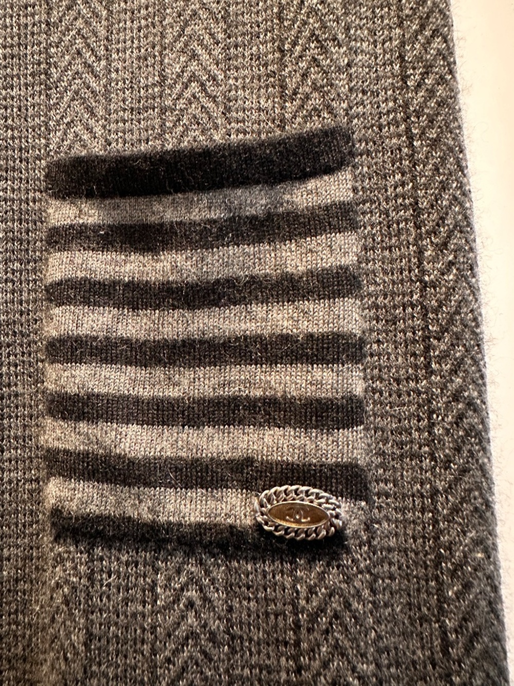 CHANEL vest- 100% Cashmere- size 34/US 2 - Picture 4 of 8